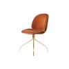 Beetle Chair ble designet av duoen GamFratesi og lansert i 2013, og får mennesker verden over til å bli sittende lenge rundt bordet. En myk funksjonalist med andre ord.