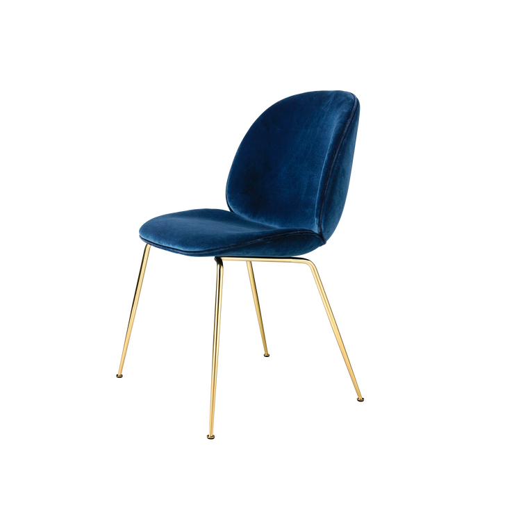 Den nydelige og superkomfortable spisestolen Beetle Chair fra Gubi har allerede rukket å bli en klassiker, til tross for sin unge alder.
