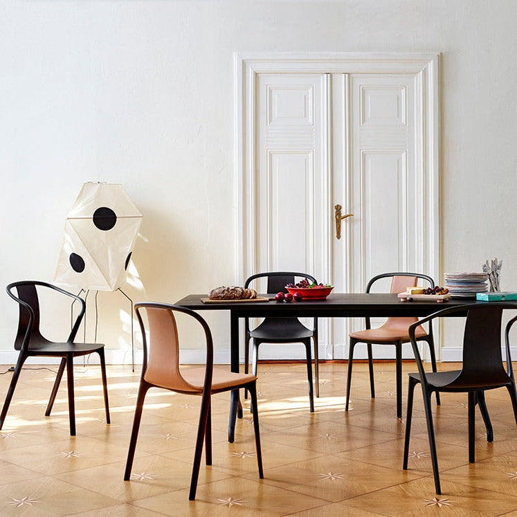 Den fantastiske Gulvlampen Akari UF3-Q fra Vitra blir som en skulptur på gulvet ditt.