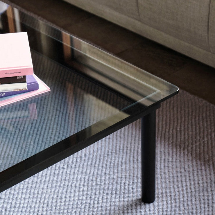 Sotet glass med sort understell