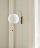 Vegglampe Nelson Ball med veggfeste i valnøtt