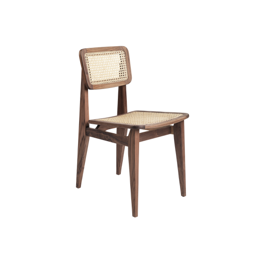 C-Chair Dining Chair fra Gubi Valnøtt, er et smykke av en stol som er hentet fram fra glemselen.