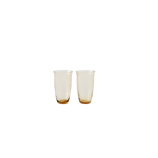 De munnblåste glassene i Collect-serien designet av Space Copenhagen for &tradition har et delikat formspråk og en vakker struktur som minner om rennende vann