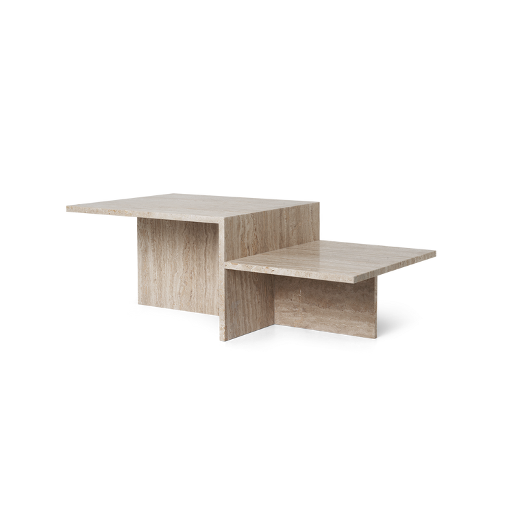 Sofabordet Distinct Coffee Table fra ferm LIVING, har en nydelig, minimalistisk konstruksjonen skaper en kontrast til rikheten i travertinens jordiske teksturer.