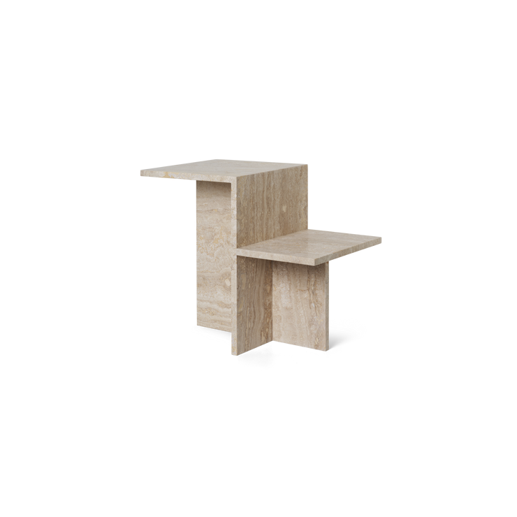 Sofabordet Distinct Coffee Table fra ferm LIVING, har et nydelig, minimalistisk design som står i kontrast til den materialet.