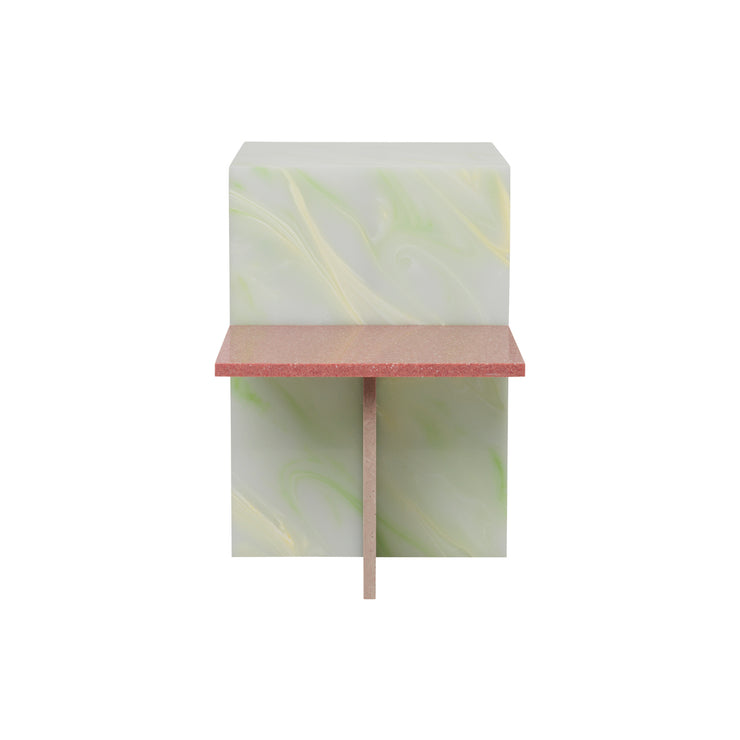 Bordet Distinct Side Table er like i iøyenfallende som det er vakkert