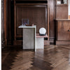 Med den spennende sidebordet Distinct side table, eksperimenterer Ferm LIVING med geometriske og abstrakte former.