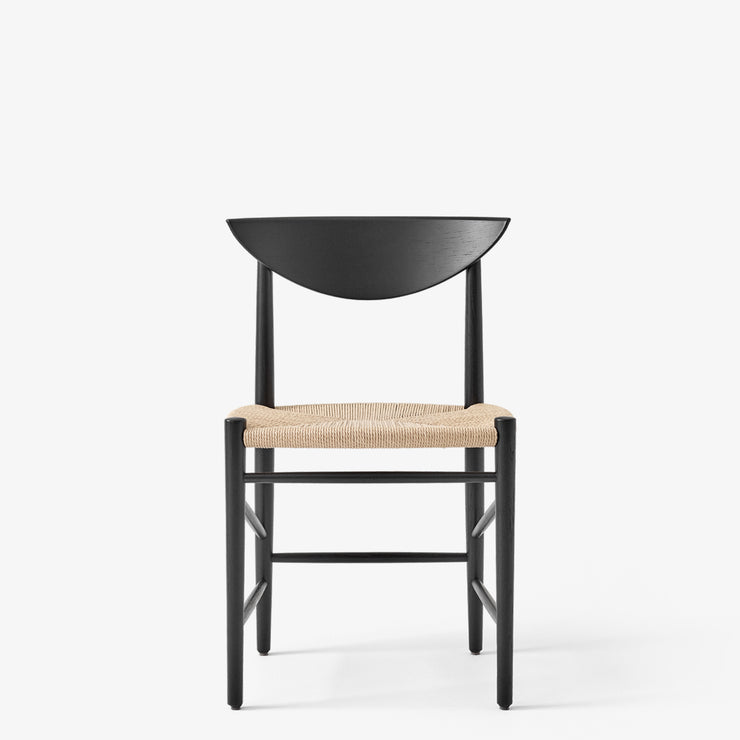 Spisestol Drawn HM3 fra &tradtion i svartlakkert eik.