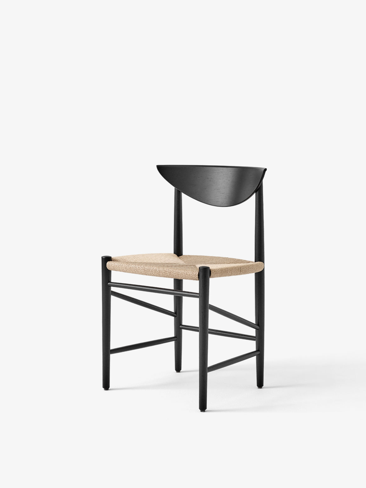Spisestol Drawn HM3 fra &tradtion i svartlakkert eik.