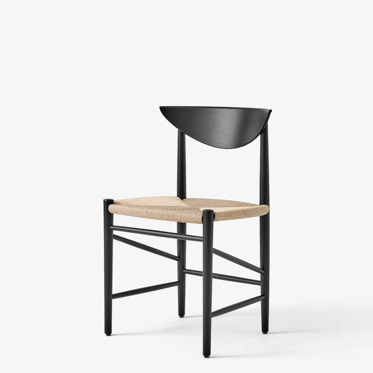 Spisestol Drawn HM3 fra &tradtion i svartlakkert eik.