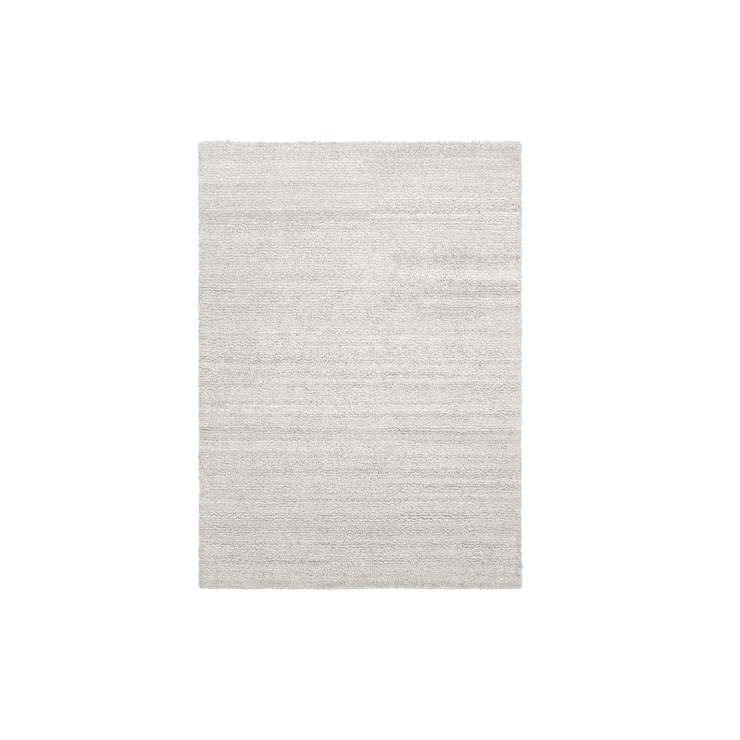 Ullteppet Ease Loop Rug fra ferm Living, er vevet med en tynn og en tykkere tråd - noe som gir Ease Loop Rug en ujevn og myk følelse med naturlig tekstur og dybdefølelse.