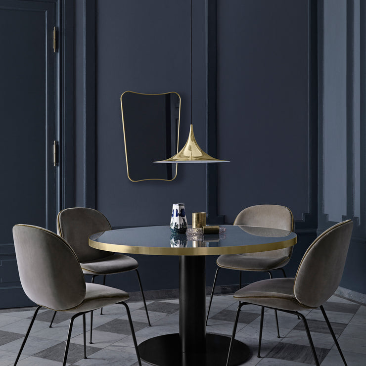 Semi Pendant ble designet av Claus Bonderup og Torsten Thorup i 1968