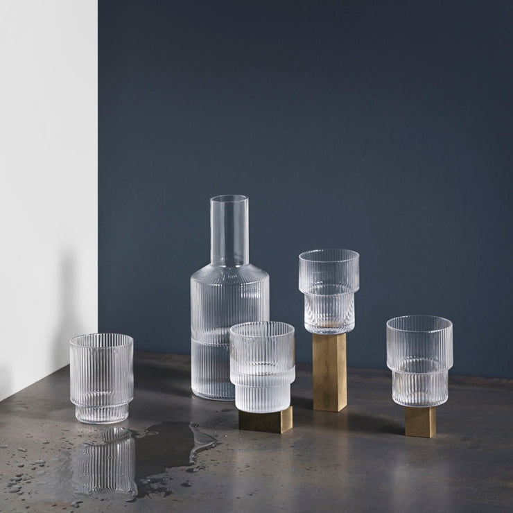 Bruk glassene Ripple, sammen med karaffelen Ripple.