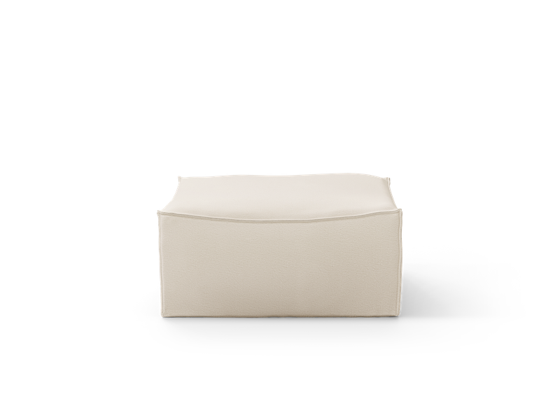 Off-white puff large kvadrat. Mål: B 108 x H 42 x D 108 cm