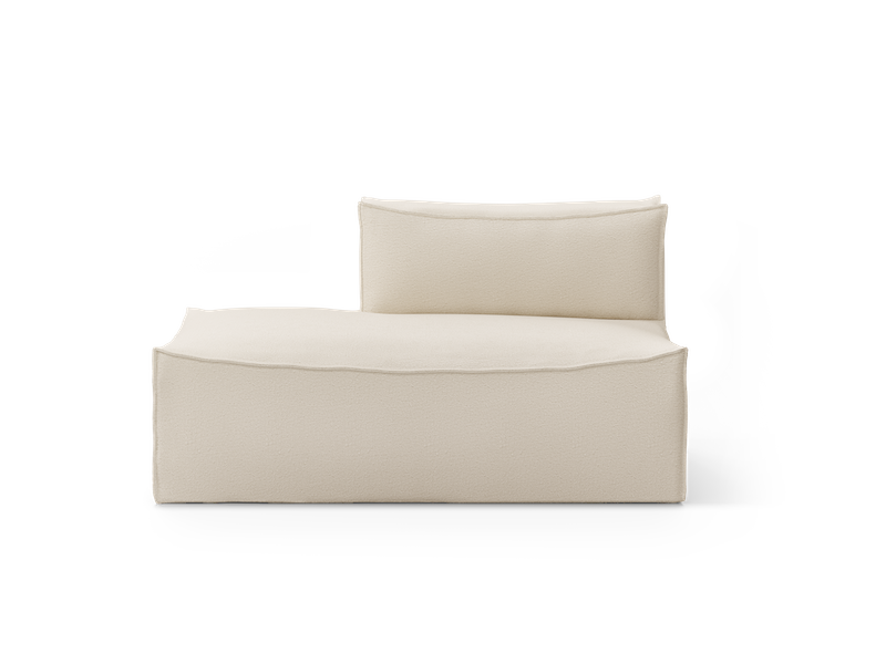 Off-white ende small, med åpen ende venstre. Mål: B 150 x H 76 x D 95 cm