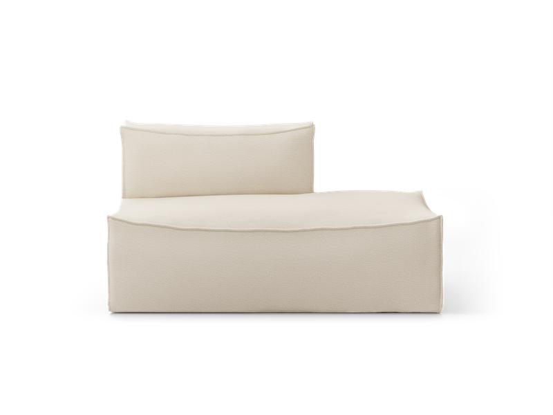 Off-white ende small, med åpen ende høyre. Mål: B 150 x H 76 x D 95 cm