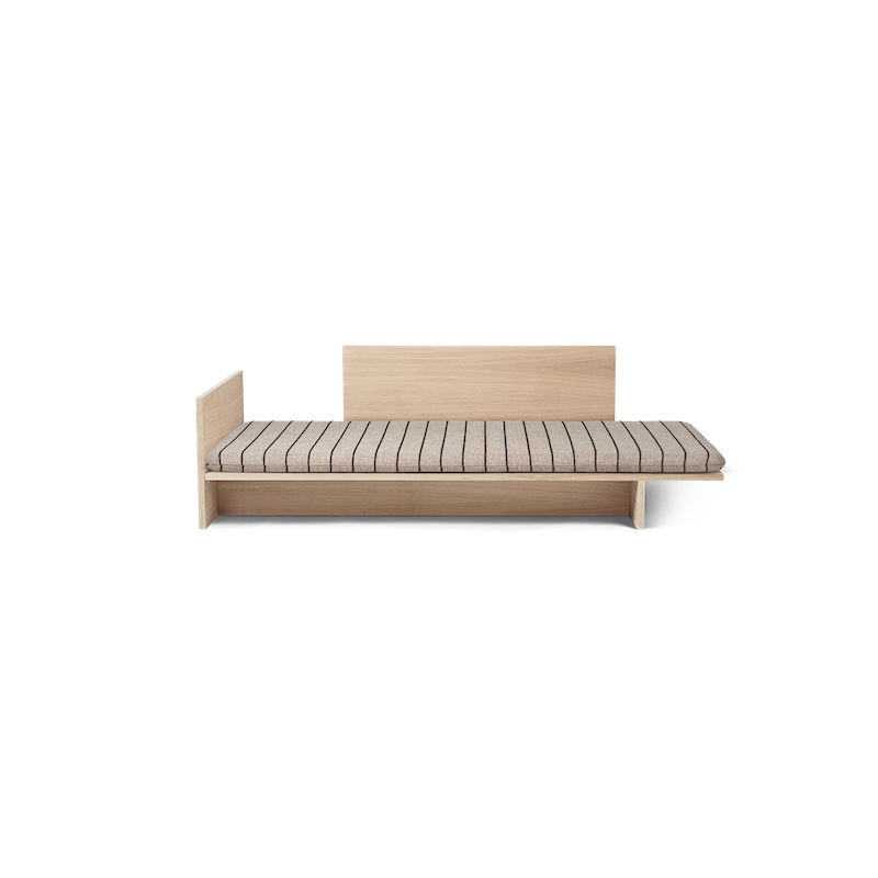 Dagsengen Kona Bed fra Ferm Living er inspirert av tradisjonelle japanske møbler og "low living"- og navnet kommer av det japanske ordet for hjørne.