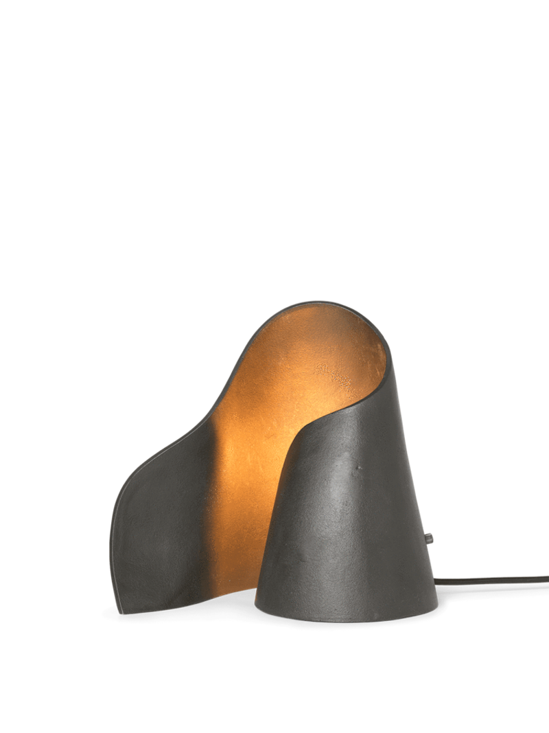 Oyster bordlampe gir et mykt, varmt lys