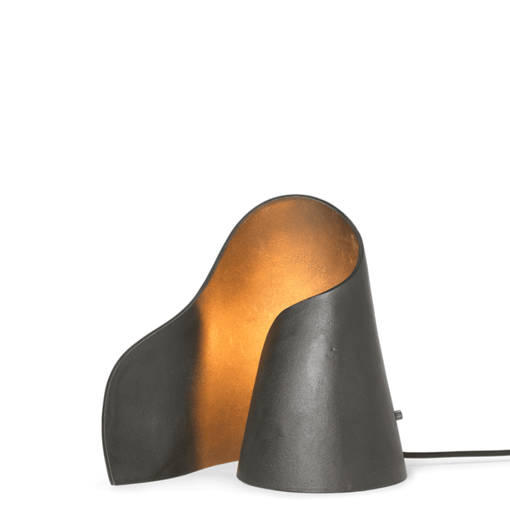 Oyster bordlampe gir et mykt, varmt lys