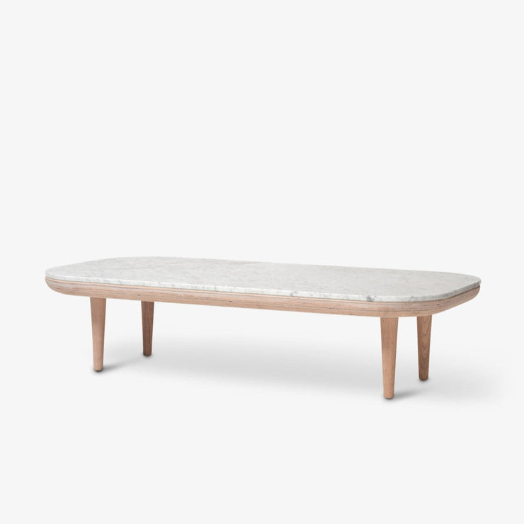Superduoen Space Copenhagen fikk mye oppmerksomhet for Fly-serien de designet for &tradition i 2013, og hotelleiere, restauranter og interiørarkitekter over hele verden har for lengst trykket den til sitt bryst. Vi synes den er like aktuell den dag i dag, og vi er spesielt betatt av bordene i den vakre serien.