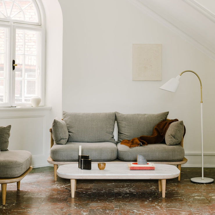 Superduoen Space Copenhagen fikk mye oppmerksomhet for Fly-serien de designet for &tradition i 2013, og hotelleiere, restauranter og interiørarkitekter over hele verden har for lengst trykket den til sitt bryst. Vi synes den er like aktuell den dag i dag, og vi er spesielt betatt av bordene i den vakre serien.
