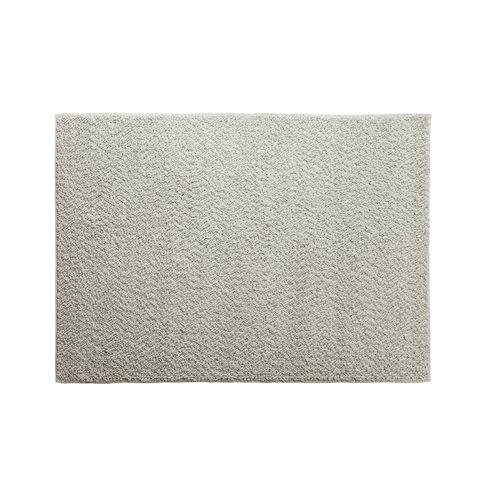 Det myke teppe Gravel Rug grey, har en uventet vevteknikk som gir dybde og et spennende design.