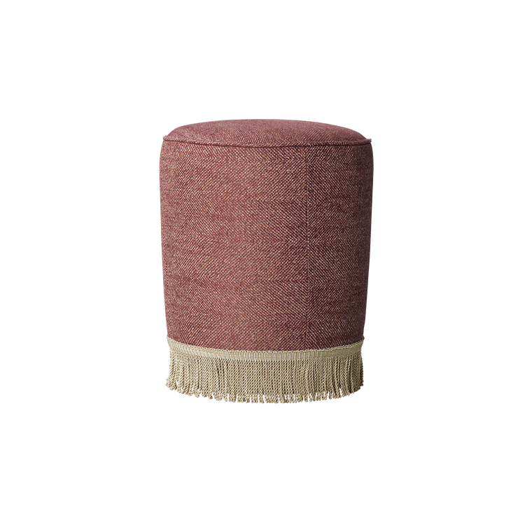 Puffen Pouffe, med frynser fra Gubi gir det lille ekstra til hjemmet ditt, og passer perfekt til gangen, i stua eller til soverommet.