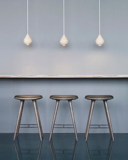 Mater high stool kommer i flere farger, og med høyde 69 cm er den en perfekt makker til kjøkkenbenken