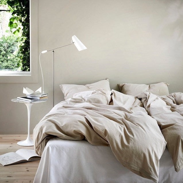Rolige morgener gjør seg ekstra godt i behagelig sengetøy av krepp i ren bomull!