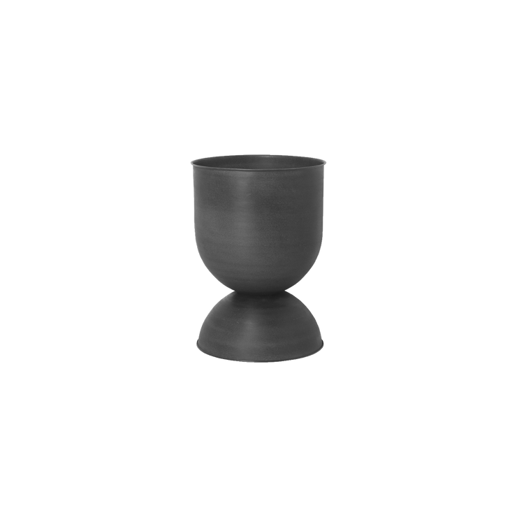 Hourglass Medium er laget i metall og tåler utendørs bruk