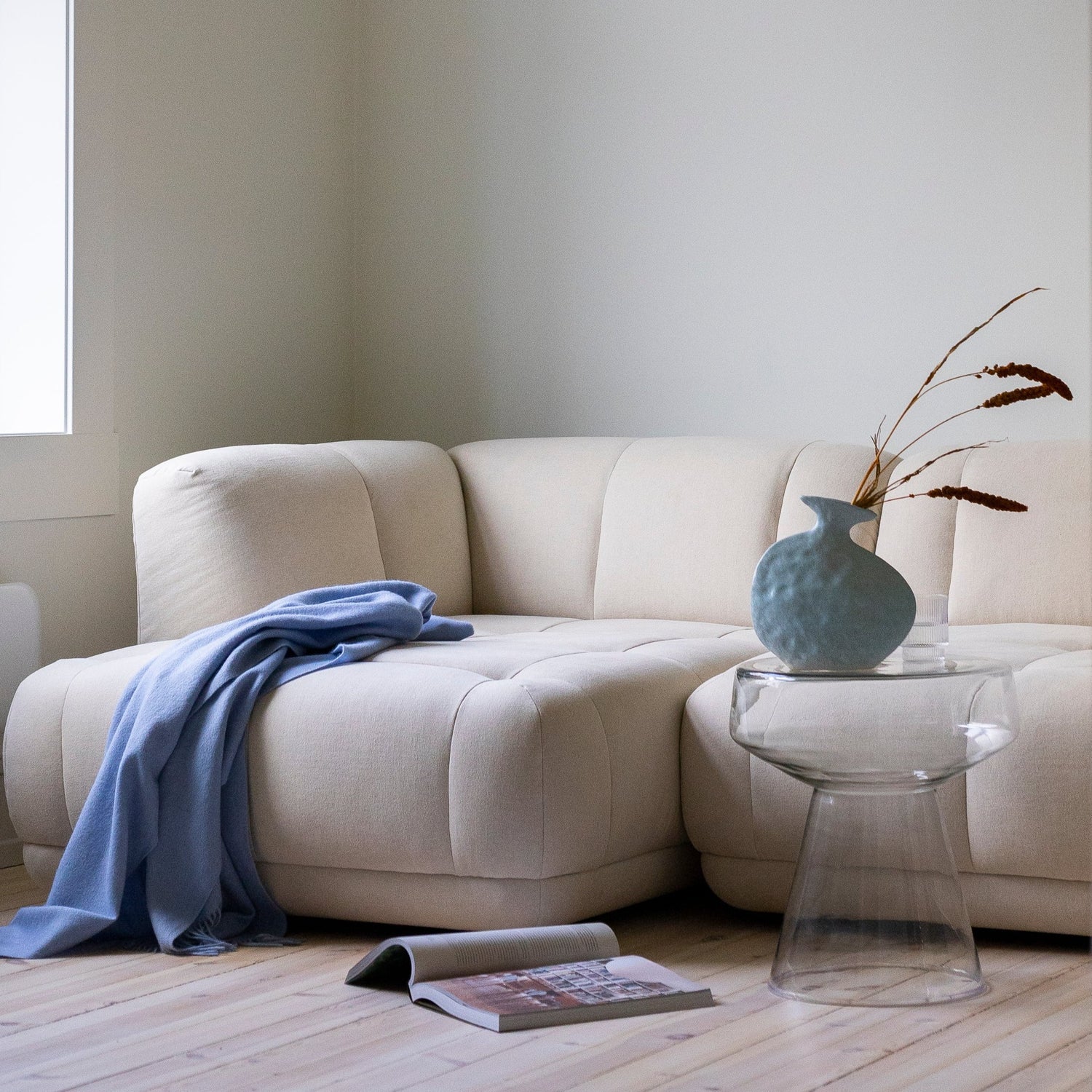 Quilton sofa fra Hay, kombinasjon 19, i spesialtekstil – Hot Madison Reboot, prisgruppe 4