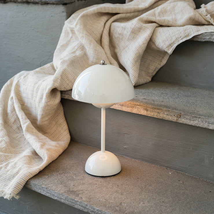 Linpledd som er perfekt til sommerkvelden. Oppladbar lampe Flowerpot VP9