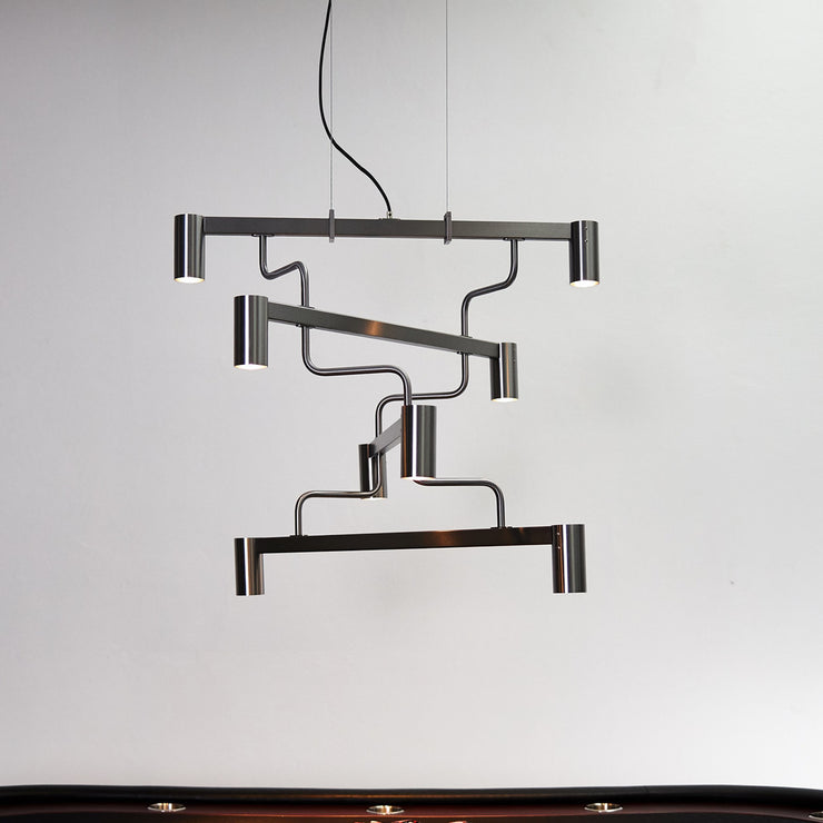 Den unike og superkule taklampen Kennedy Chandelier fra Rubn, er en industriell og skulpturell lampe som har et moderne 70-talls uttrykk.