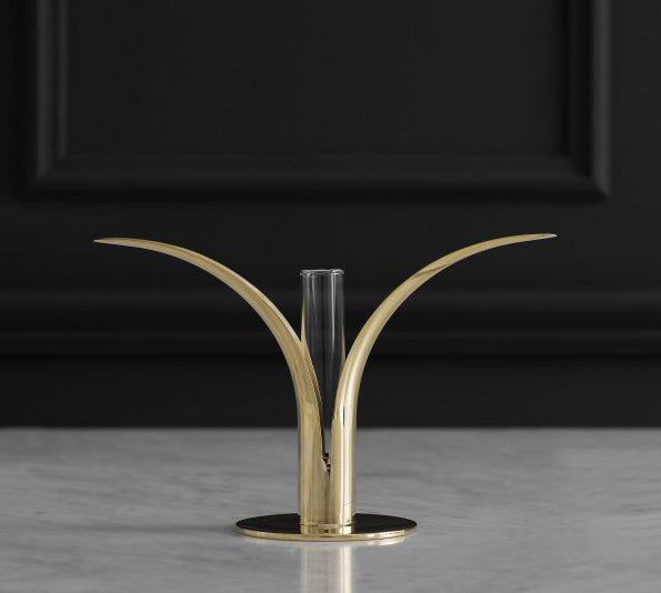 Glassinnsatsen forvandlar Lily-lysestaken til en elegant vase!
