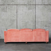 Sofaen Lola i Velvet Vintage Pink sett bakfra.