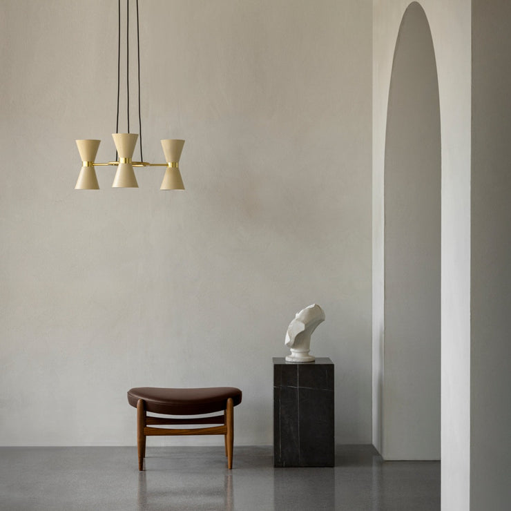 Collector Chandelier finnes også i en mindre variant med tre skjermer. 