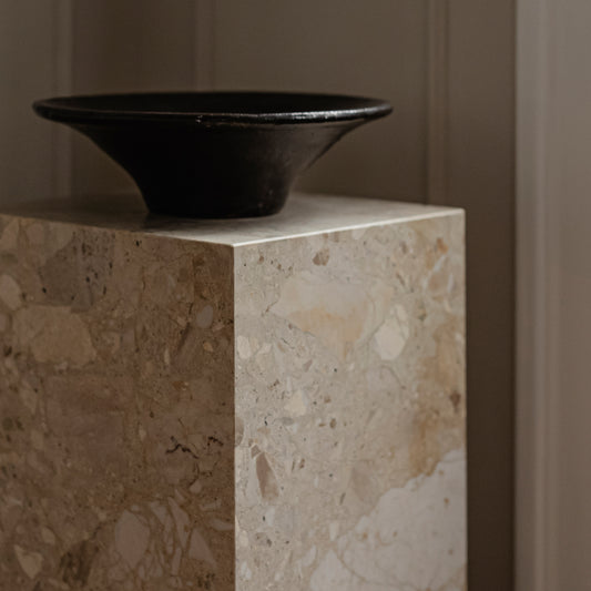 Sidebord Plinth Tall Sand Kunis Breccia