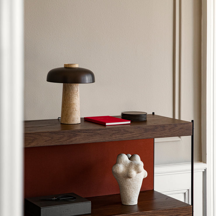 Zet hylle i mørk eik, med tilbehør: Back Panel Bric Red