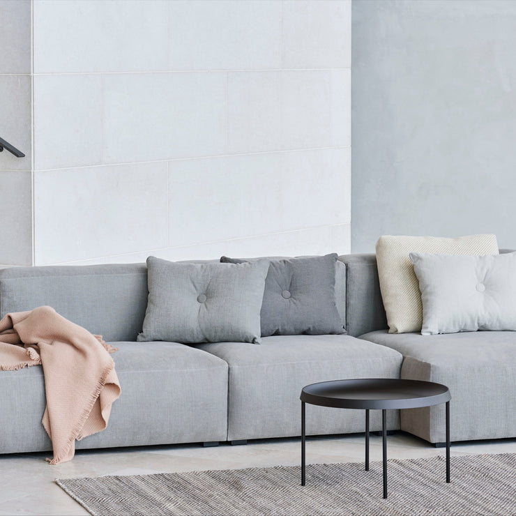 Modulsofaen Mags, kan bygges ut eller om etter behov. Den er like praktisk som det er fin. Denne er trukket i stoffet Linara 443