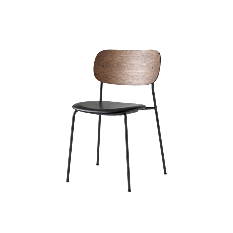 Co dining chair fra Menu kombinerer en lett, smidig profil og god sittekomfort