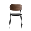 Stolen har et luftig og selvsikkert design, og kan også stables