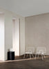 Marmorbordet Plinth Tall fra Menu, skaper en moderne eleganse uansett hvor i hjemmet.
