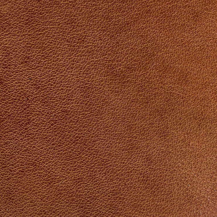 Anilinskinn fra Sörensen Leather i fargen Dunes Cognac. Variasjoner kan forekomme.