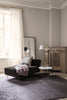 Modern Line Chaise Lounge dagseng fra Gubi er en moderne klassiker, og kommer i ulike varianter og farger. Ta kontakt hvis der er noe du leter etter.