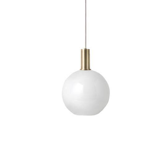 Taklampen Opal Shade Sphere fra ferm LIVING, er en enkel og nydelig taklampe.