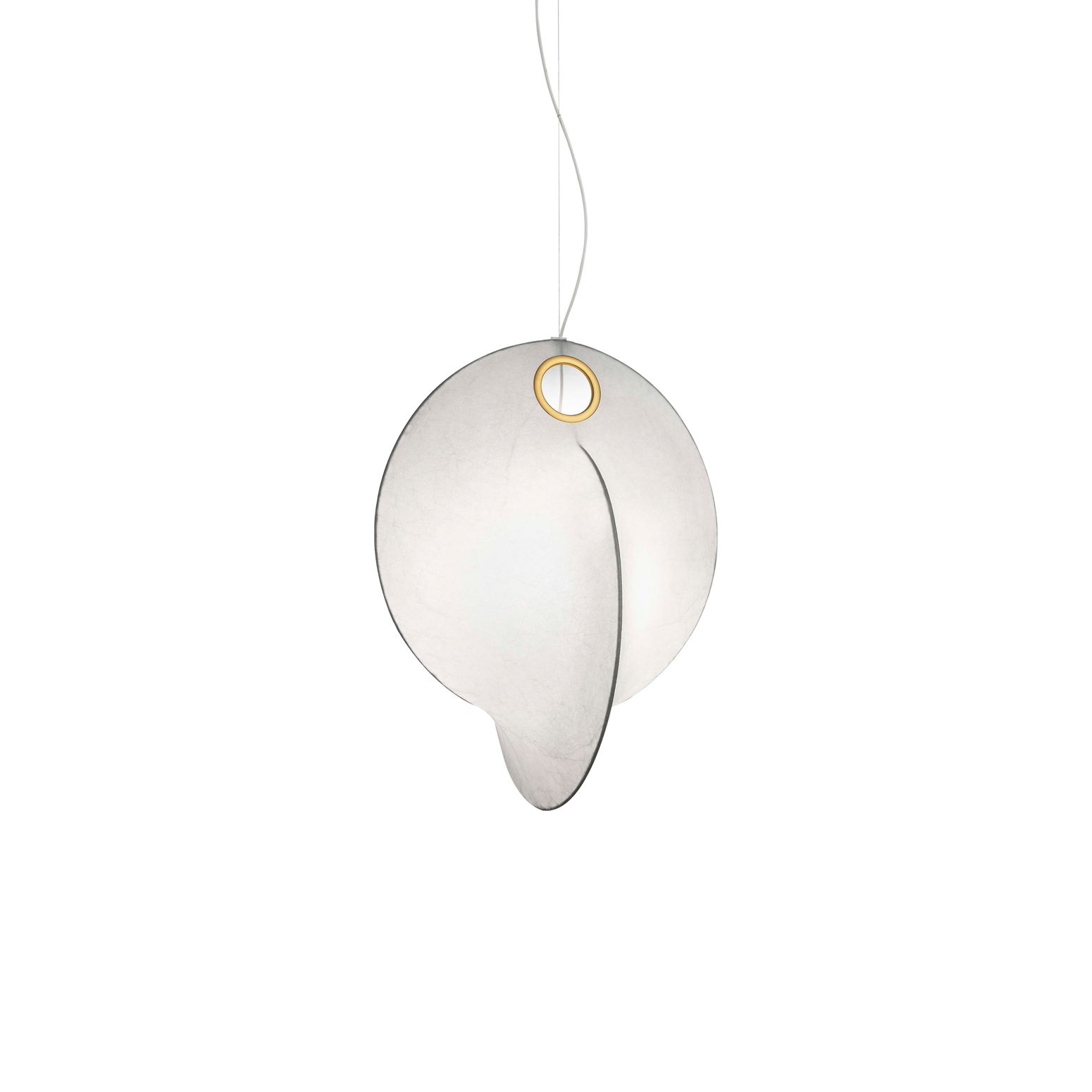 Taklampen Overlap S1 fra Flos, en moderne pendellampe designet av lampemesteren Michael Anastassiades. Lampen er en hyllest til de ikoniske lampene som Gatto og Viscontea som ble laget med samme teknikk på 60-tallet av italienske Archille og Pier Castiglioni.