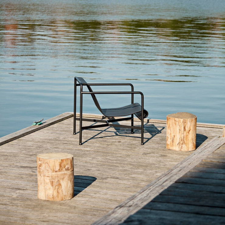 Utemøblene Palissade er designet av det franske brødreparet Ronan og Erwan Bouroullec for Hay. Palissade er designet for å passe inn i flere miljøer som hager, terrasser, balkonger, bakgårder og kafeer.