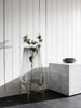 Marmorbordet Plinth Cubic skaper en moderne eleganse uansett hvor i hjemmet du plasserer det.