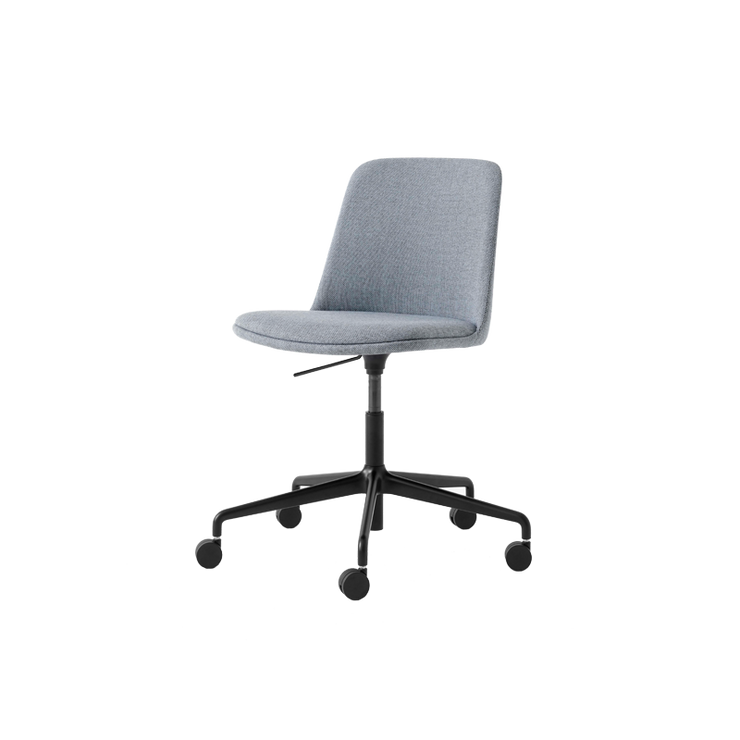 HW31 trukket i ulltekstilet Re-Wool 718 med svart base. Dette tekstilet er Prisgruppe 1.