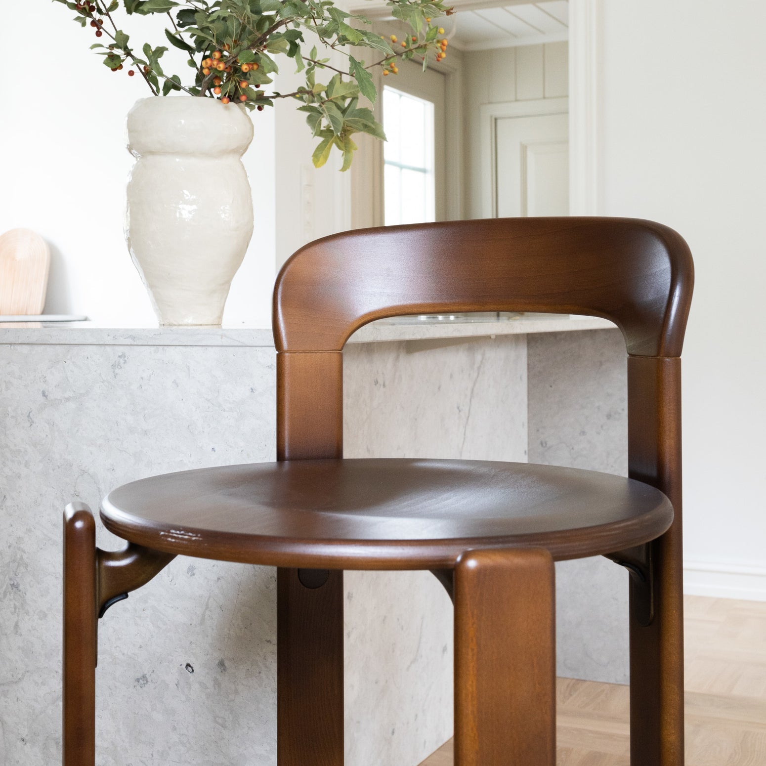 Ray barkrakk med 80 cm sittehøyde i fargen D315 Cherry Havana